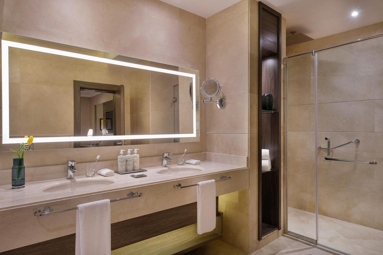 Voco Al Khobar By Ihg Hotel Exterior photo Bathroom