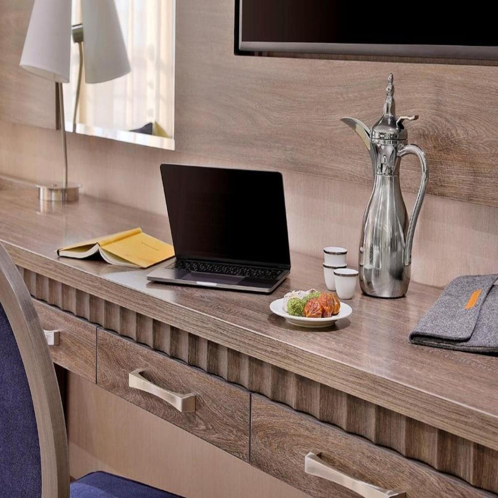 Voco Al Khobar By Ihg Hotel Exterior photo A Dallah