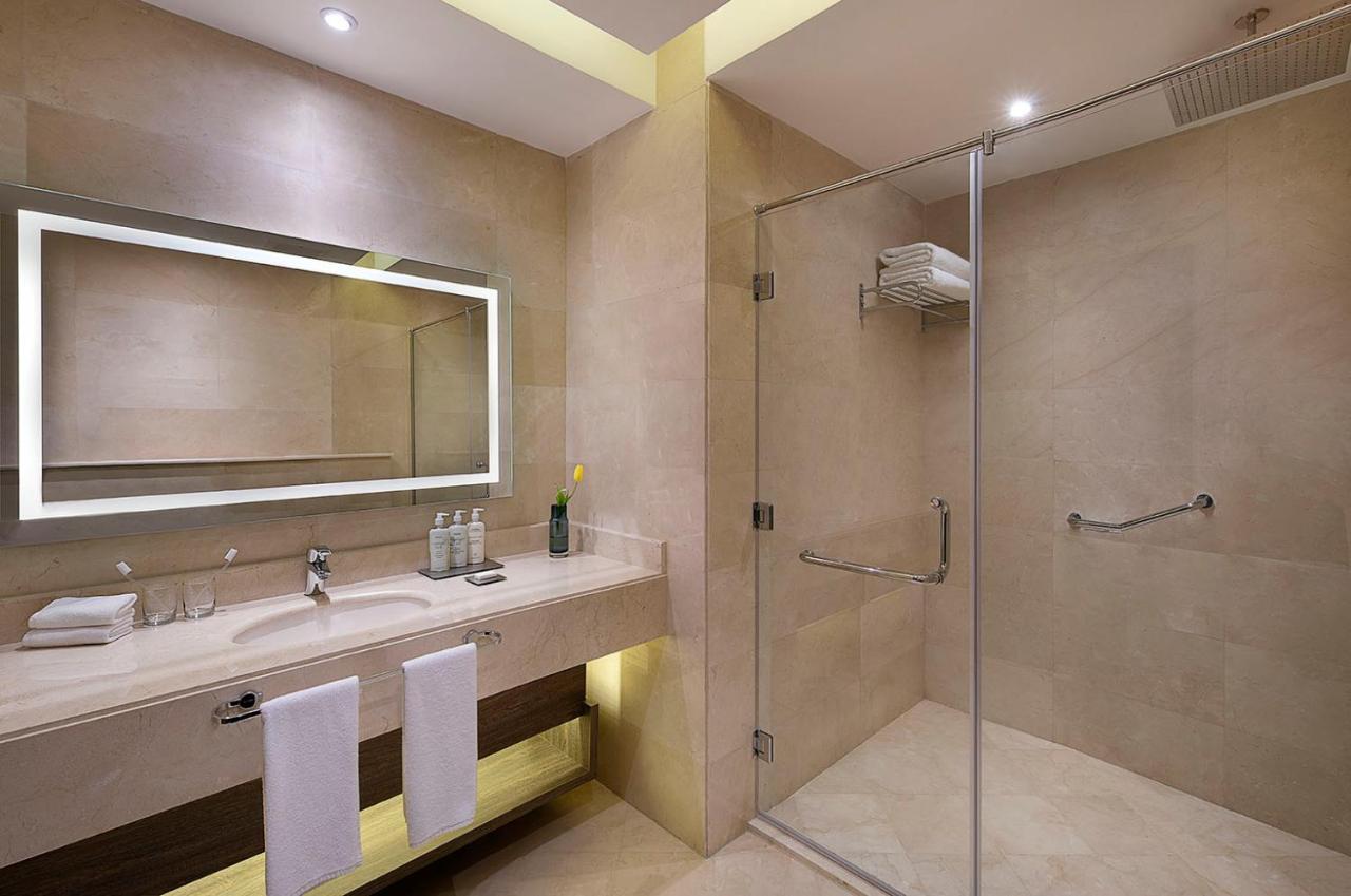 Voco Al Khobar By Ihg Hotel Exterior photo A bathroom at the hotel