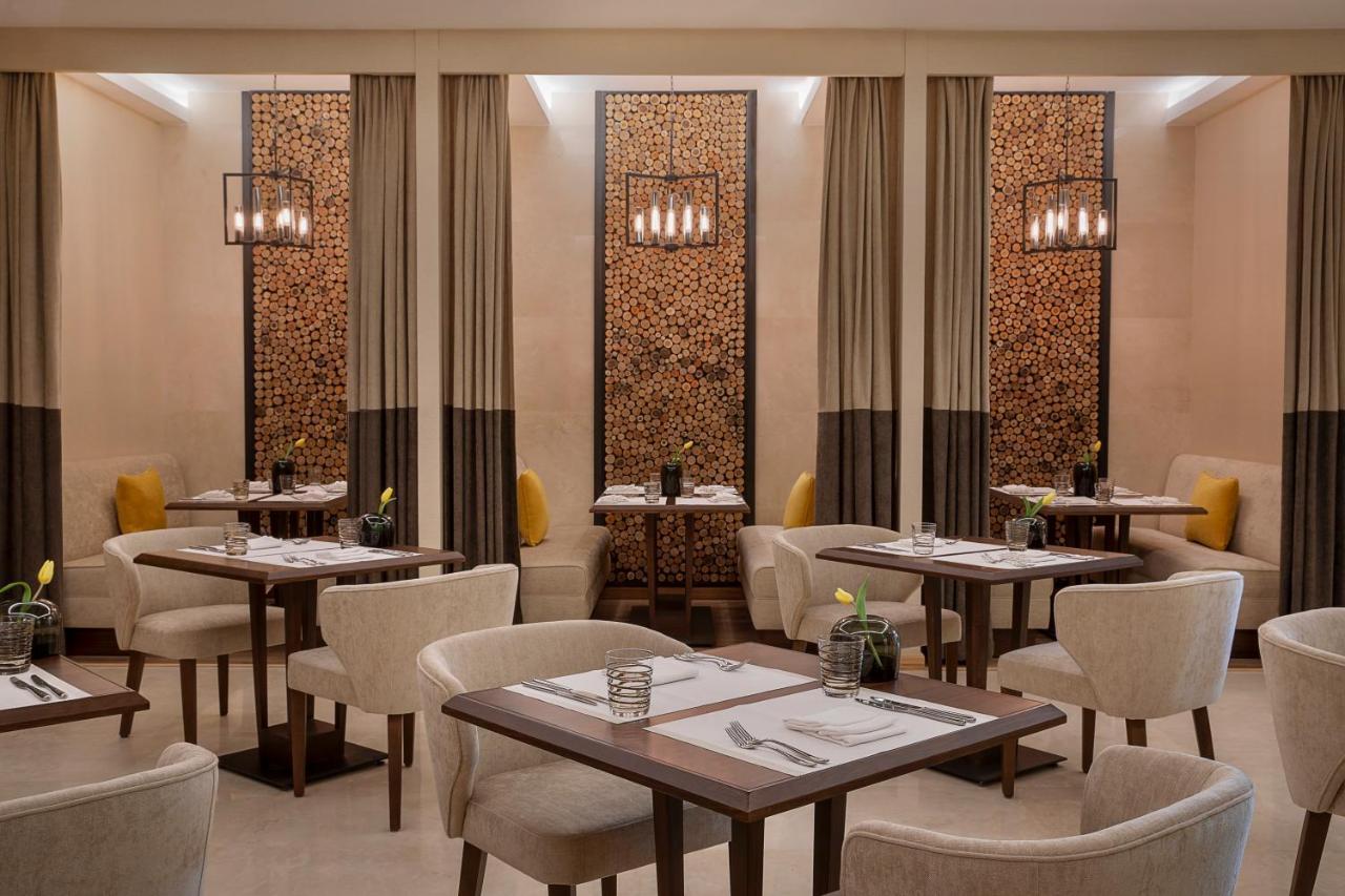 Voco Al Khobar By Ihg Hotel Exterior photo The restaurant